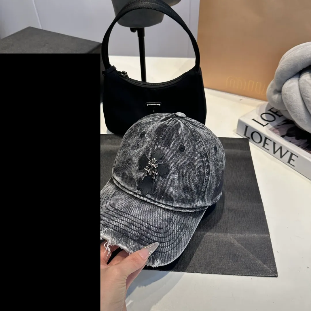P60 Croxin's new denim denim baseball cap. Washed twill denim baseball cap. Newly launched washed denim series, casual and versatile. An artifact for spring and summer wardrobe matching.